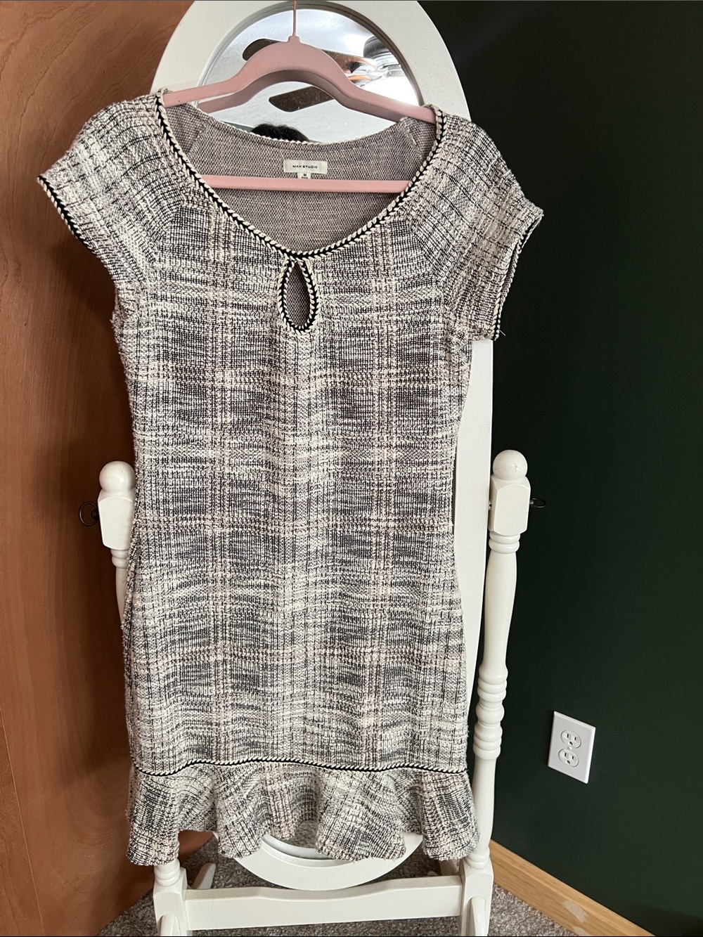 Max Studio Gray and White Knit Cap-Sleeve Dress with Ruffled Hem